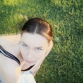 Логотип @designonknee - ВИЗУАЛЬНЫЙ РЯД