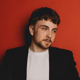 Логотип @designpavel - Дизайн сайтов с Пашей⚡️