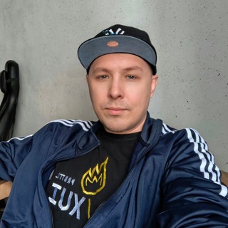 Логотип @desoperations - Некреативный директор. CEO Пиробайта