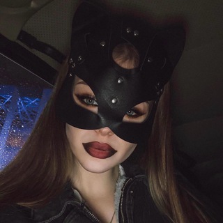 Логотип @devillina666 - девочка с кошкой 🐾