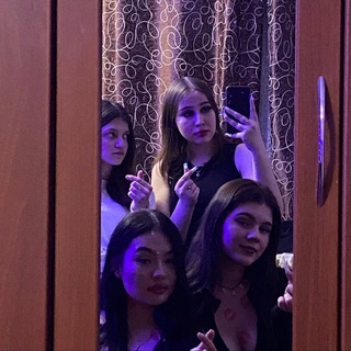 Логотип @devochki_pai - девочки пай