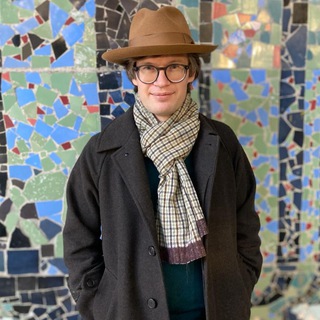 Логотип @dezhurko - Артём Дежурко: истории о дизайне