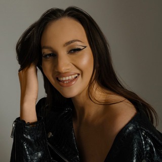 Логотип @dilyaratells - Английский с Дилярой