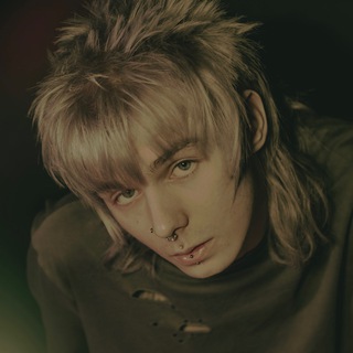 Логотип @dirtynailsss - грязь под ногтями