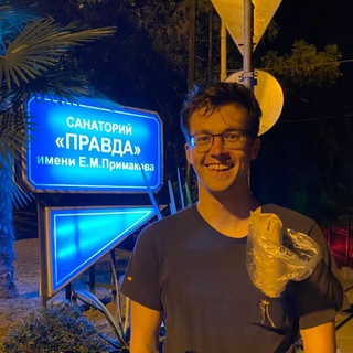 Логотип @discoverearth - Лёша и еда