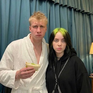 Логотип @discuss_lol - ярик лол - обсуждаем😶🖤