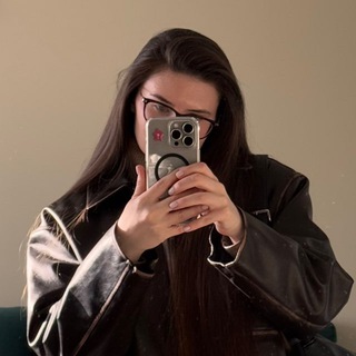 Логотип @dizzainoved - ксюша вещает