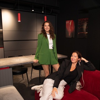 Логотип @dkcapsule - DK Capsule Design