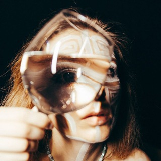 Логотип @dmakaarova - MakaArova