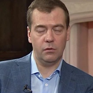 Логотип @dmitriidumaerkomenti - Медведев думает чат