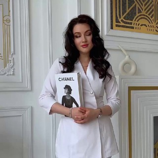 Логотип @doctor_alina_plastica - Dr. Хриенко | Перо хирурга 🪶 | 🔪