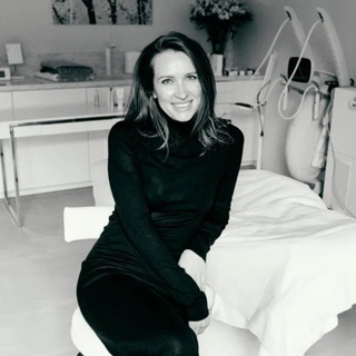 Логотип @doctorviki - Dr Viki