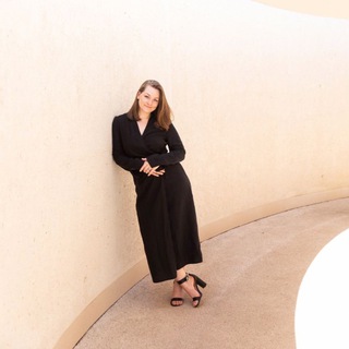 Логотип @documentvnz - Под солнцем Лиссабона