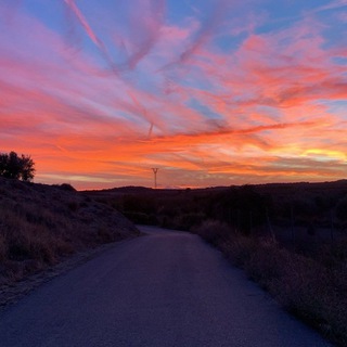 Логотип @doletadnei - до лета