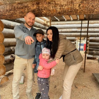 Логотип @domkelo - Алёна и ее хозяйство глазами ее супруга Владимира, но и иногда Алёны 😂