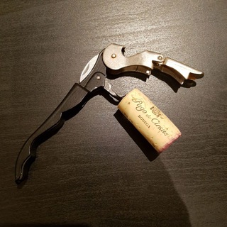 Логотип @dontspillthewine - Don't spill the wine