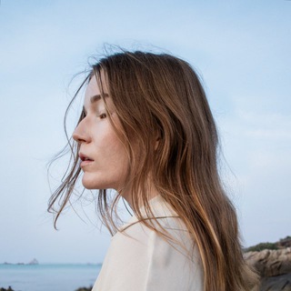 Логотип @donttouchmyface - don't touch my face