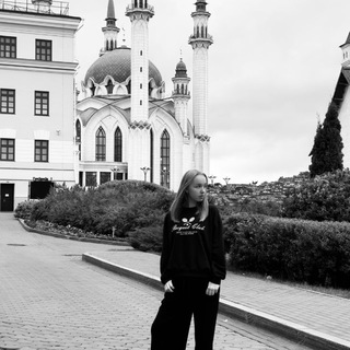 Логотип @dorayesdora - railway dm