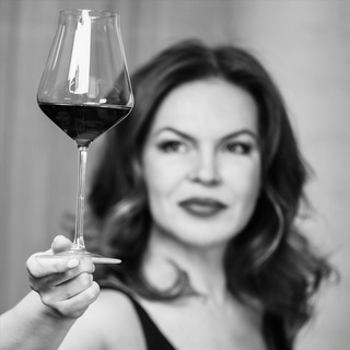 Логотип @drinknashe - #питьнаше | Гертруда Кузнецова