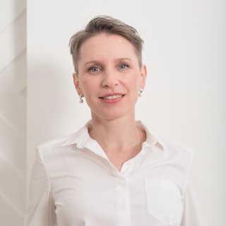 Логотип @drzakuraeva - Нефрология для умных взрослых