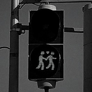 Логотип @dusha_razbito11 - "𝐓𝐡𝐢𝐧𝐤 "𝐃𝐢𝐟𝐟𝐞𝐫𝐞𝐧𝐭