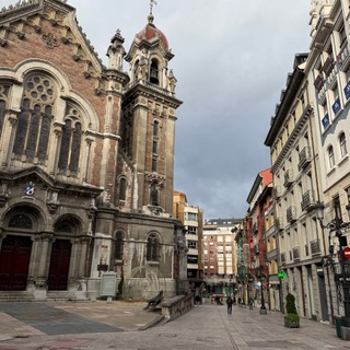 Логотип @dve_mysli_v_minutu - Две мысли в минуту