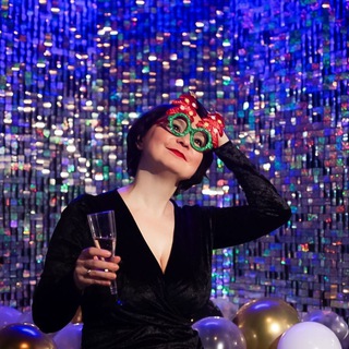 Логотип @dyxi_pomogaut - Как духи помогают жить...