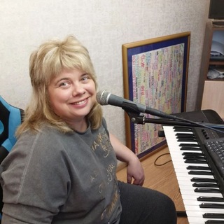 Логотип @dzvoice_studio - Даша Долли Захарова DZvoice studio