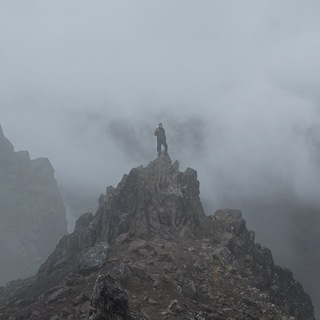 Логотип @earthworldspace - Макс пишет