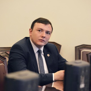 Логотип @east_shift - Поворот на Восток