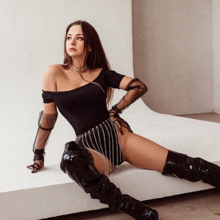 Логотип @easyyy1 - Easy.mommmy печатает….