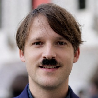 Логотип @eatdotme - eat.me