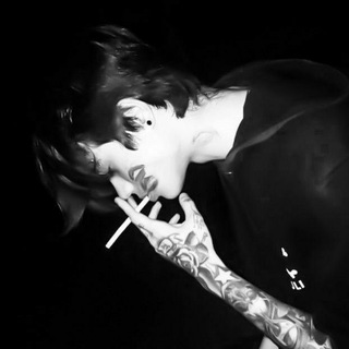 Логотип @edidemi - песок из разбитых сердец.