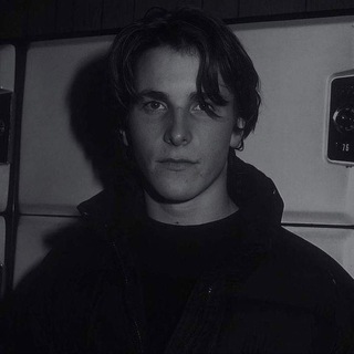 Логотип @editsbythomaschat - ᴍʏsᴛᴇʀɪᴇʀɪᴘᴘᴇʀ