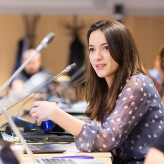 Логотип @edu_prmarketing - В вечном поиске Product market fit