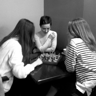 Логотип @edva_e4 - Едва Е4 ♟️ Шахматы — любовь