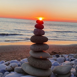 Логотип @ekiw_gefuehrte_meditationen - Wunder-Meditationen: Zur täglichen Lektion