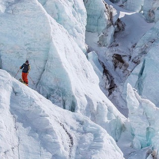 Логотип @elbrus_freeride_school - Фрирайд на Эльбрусе, подготовка к FWQ