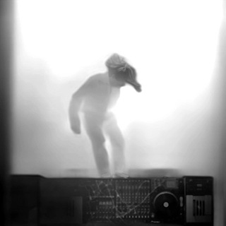 Логотип @electricbless - blessq !