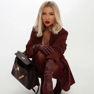 Логотип @elenalamore17 - ELENA PETRULEVICH здесь про стиль, женственность и настоящий вкус к жизни ❤️‍🔥