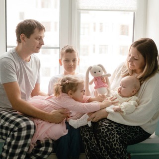 Логотип @elenazimenkova - Lifestyle - Мама - Путешествия - Развитие