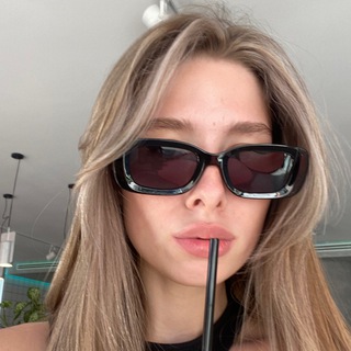 Логотип @eleonora_tweets - Элеонора
