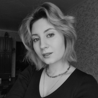 Логотип @em_body - она мария🤎