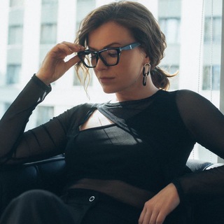 Логотип @emailshow - Тут пишет Дёмина