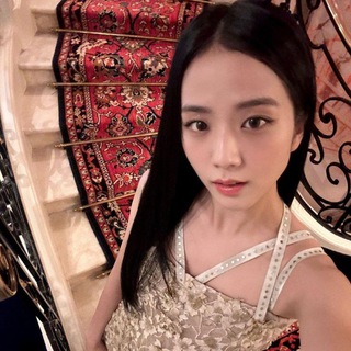 Логотип @emilyfrhelp - хелп от эмили