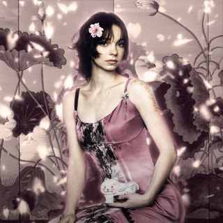 Логотип @emmamyershq - Эмма Майерс » Emma Myers