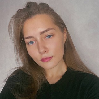 Логотип @english_arinaa - английский с Ариной