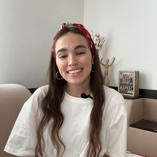 Логотип @english_nurnatalie - Натали и английский 🪩