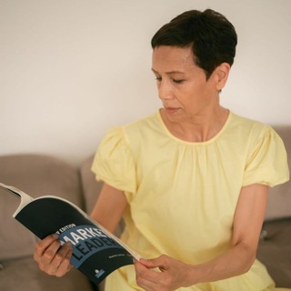 Логотип @english_with_mavlyuda - Учи английский с Мавлюдой