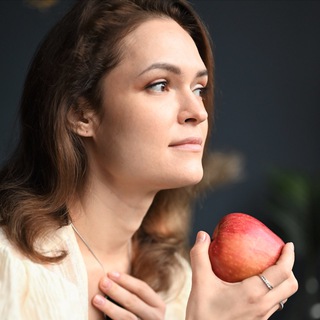 Логотип @englishbyvera - Английский для работы 🍎 Вера Клименко